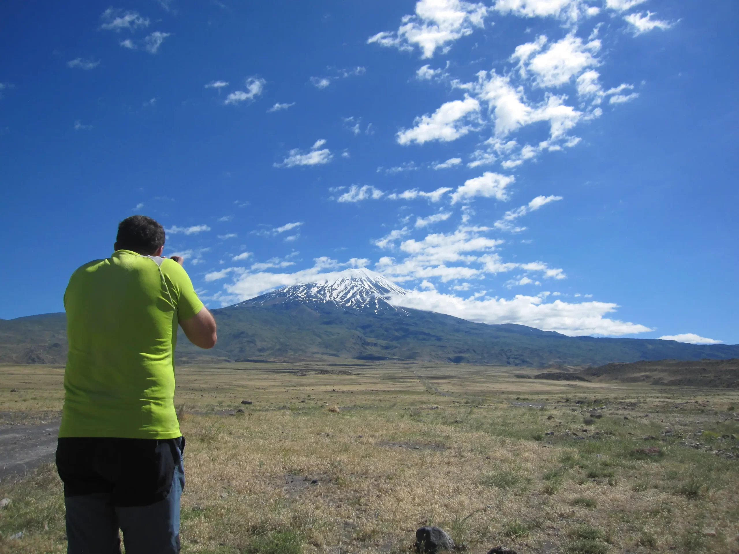 Fotografiranje prostrane planote z vrhom Ararata - najvišjim delom Turčije.