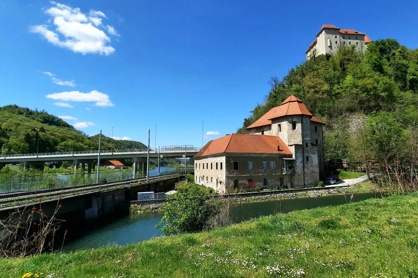 Brestanica je slikovito naselje v Občini Krško
