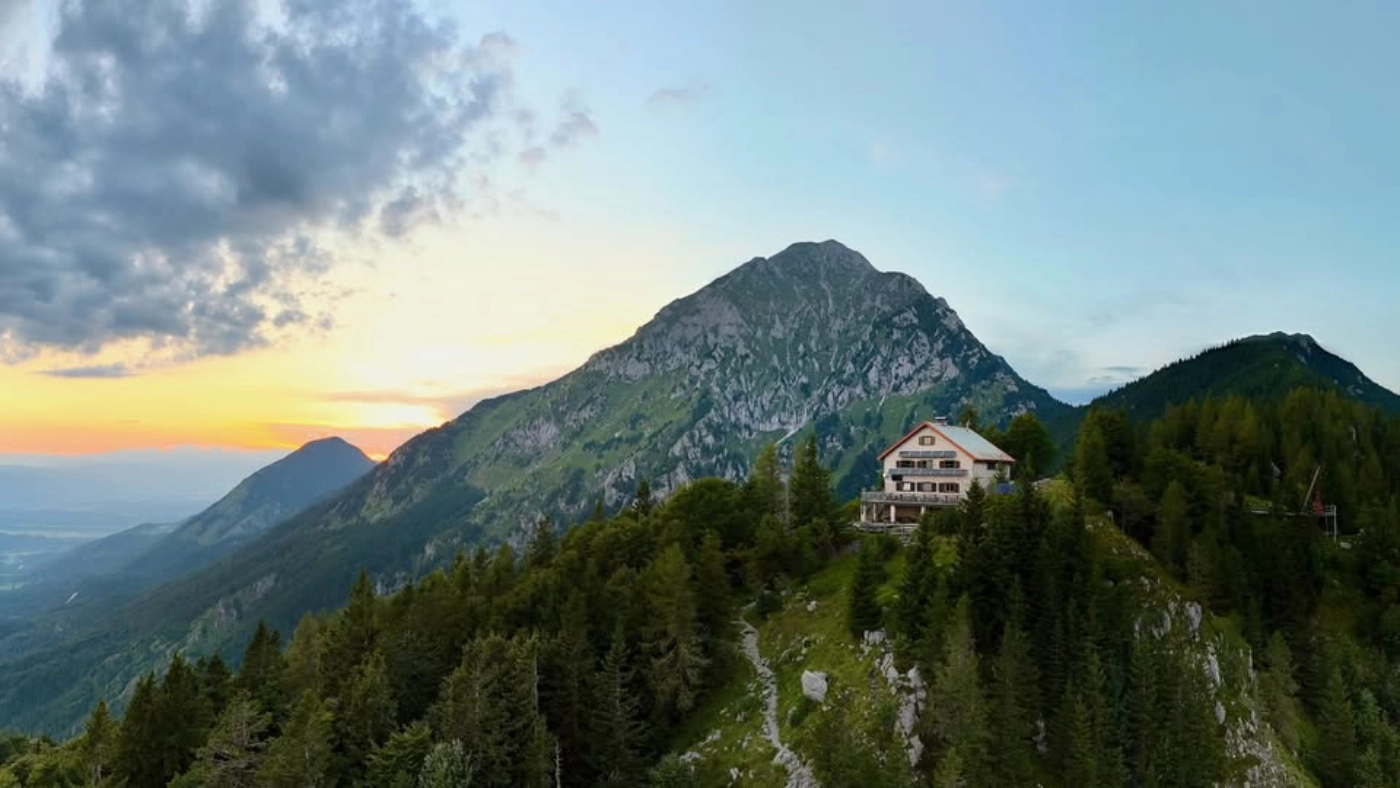 Kališče Mountain Hut (1534 m)