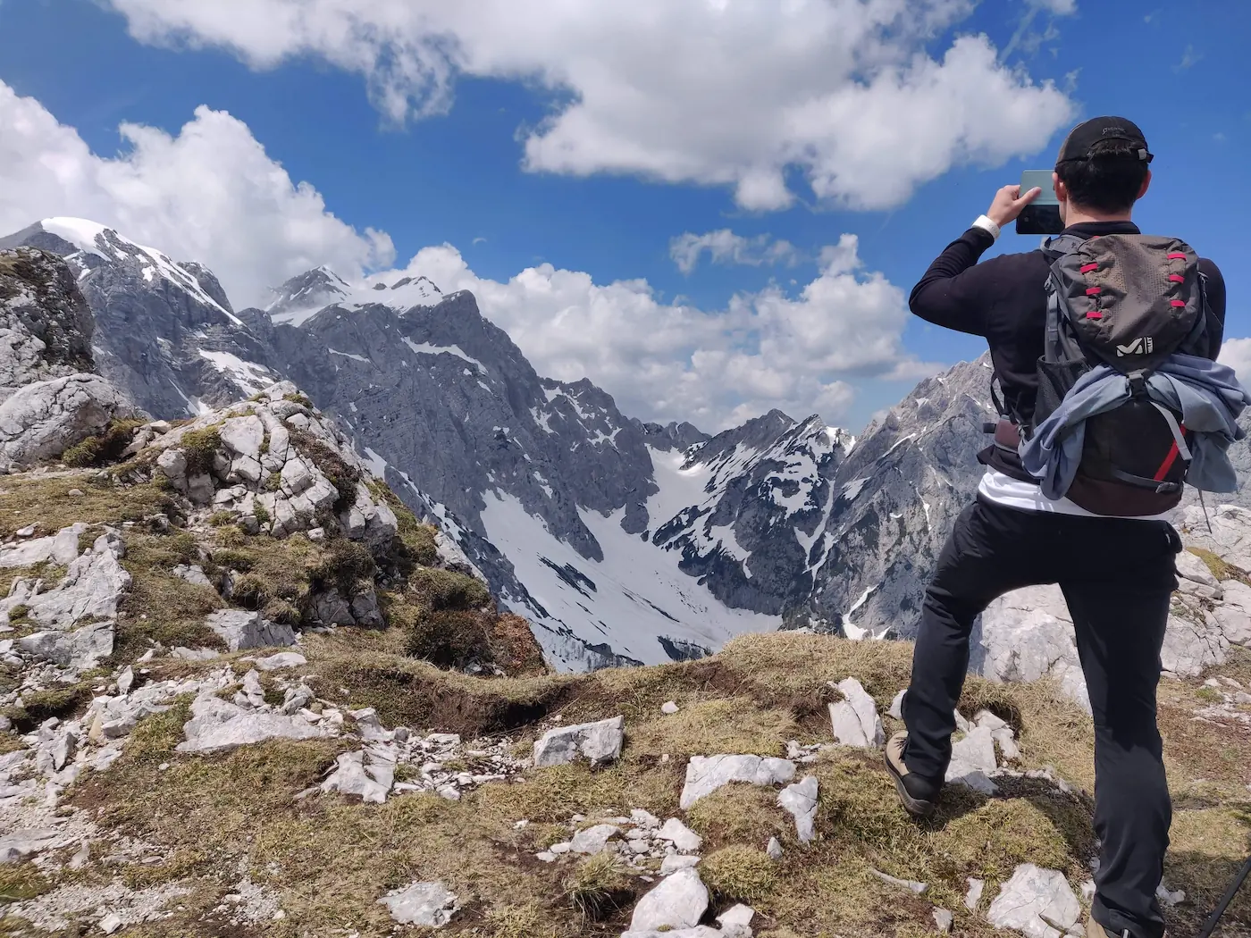 Pogled na Kamniško-Savinjske Alpe s Kamniškega sedla