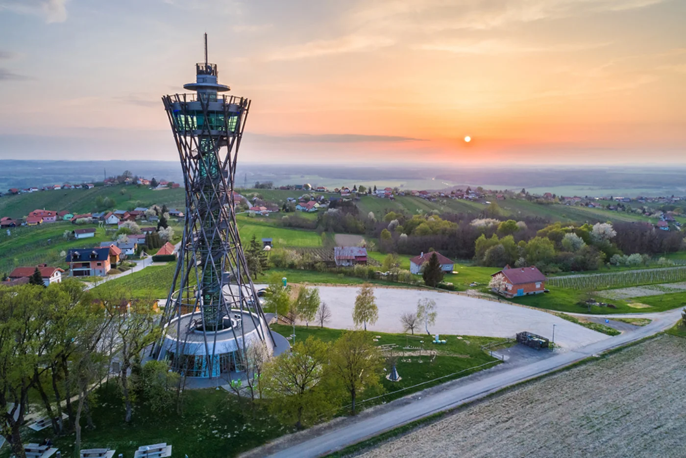Razgledni stolp Vinarium v Prekmurju