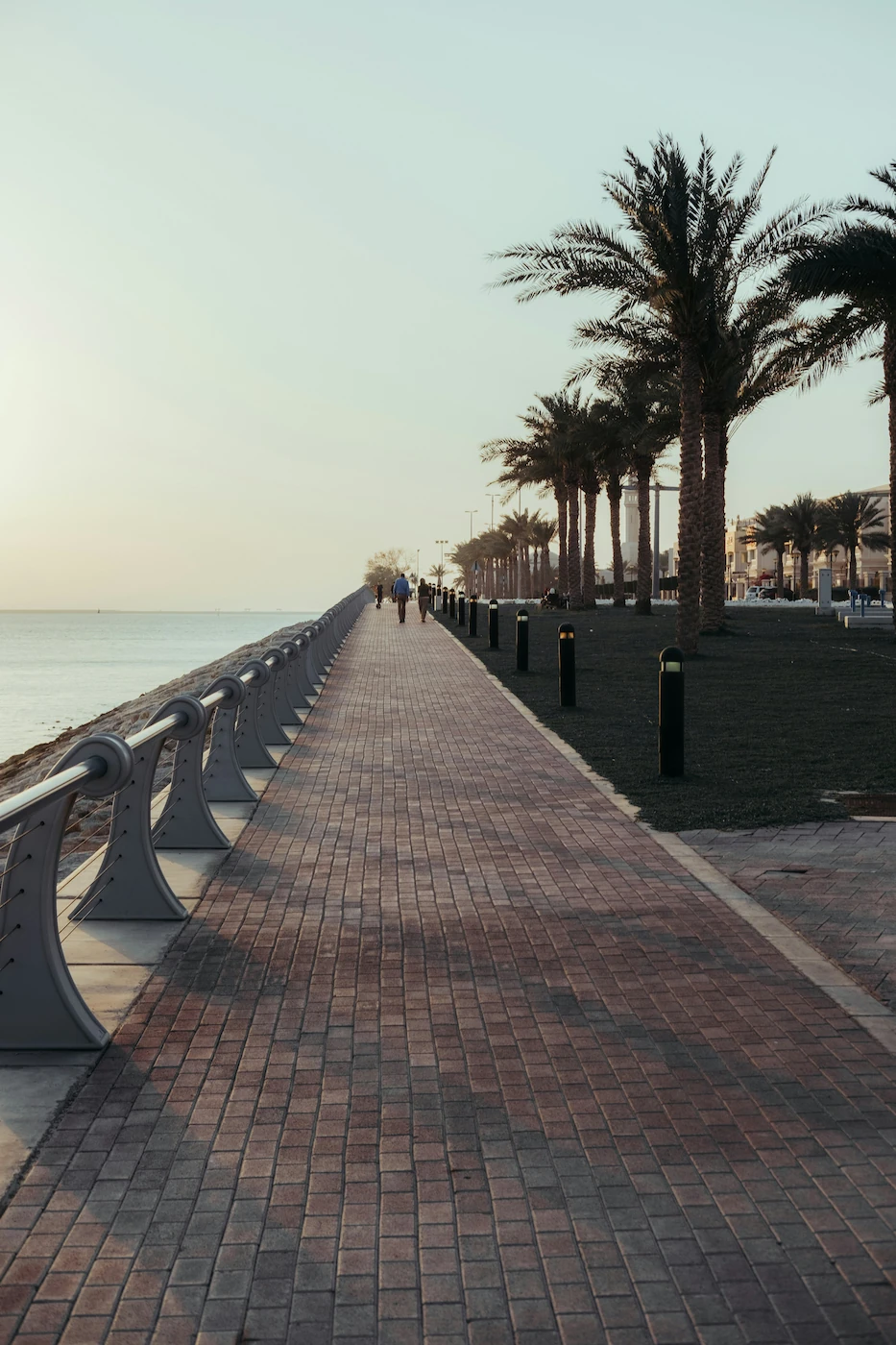 Corniche Abu Dhabi ob obali Perzijskega zaliva