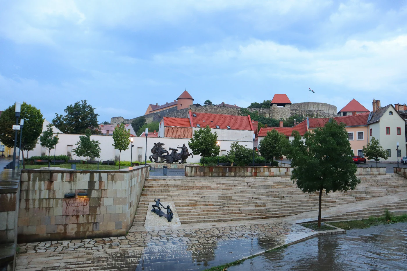 Pogled na Egerski grad nad mestom Eger na Madžarskem
